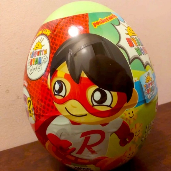 Ryan's World TAG with Ryan Giant Egg - Exclusive! - Picture 4 of 6